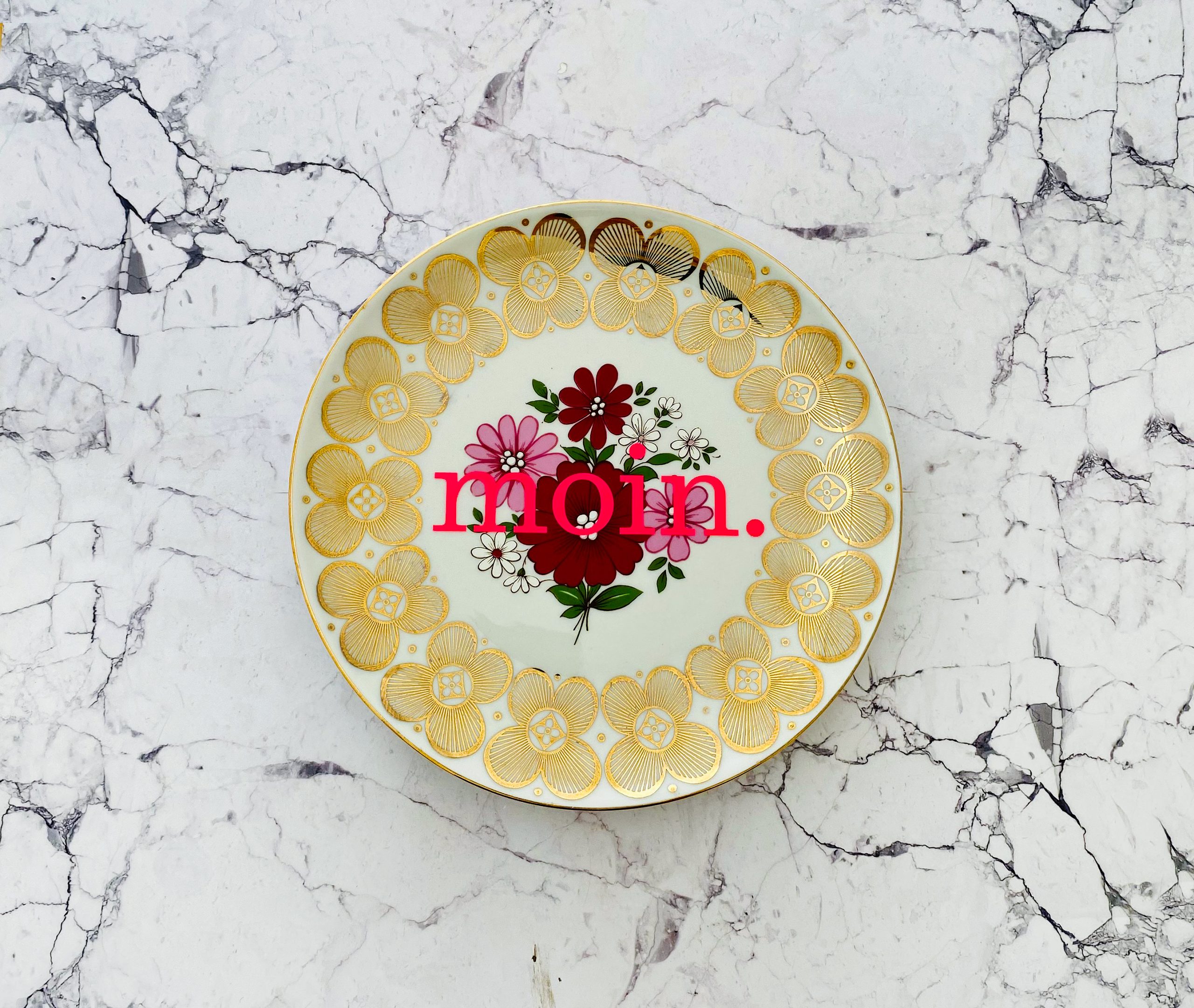 Wandteller Typo moin. vintage Herr Fuchs Teller neonpink Gold Blumen 19cm rot rosa