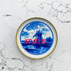 Wandteller Typo moin. vintage Herr Fuchs neonpink 12cm blau gold Delfter Mühle mini