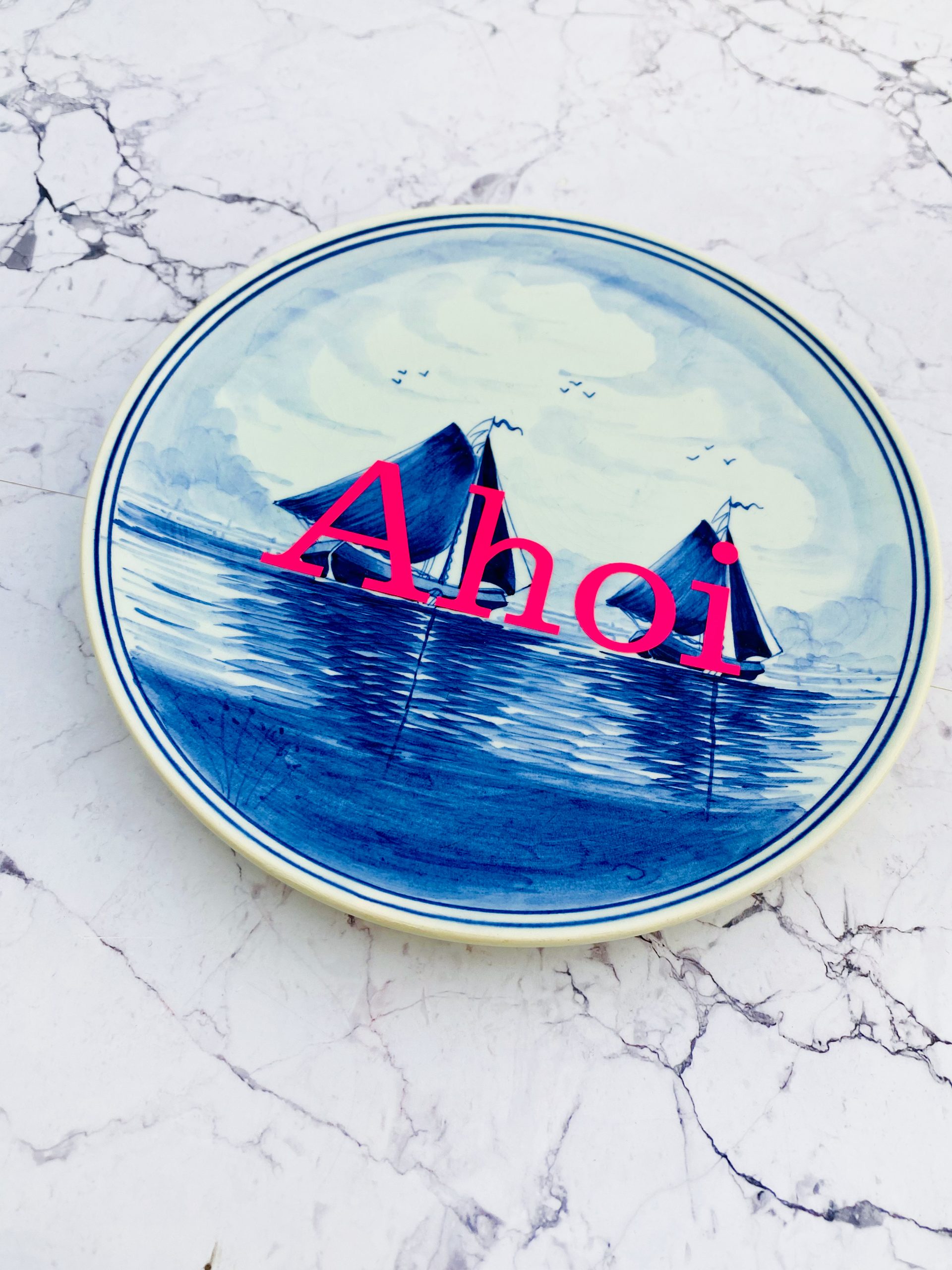 Wandteller Teller Herr Fuchs Typo Ahoi Schiff blau neon 19cm vintage Delfter weiß Meer – Bild 2