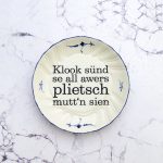 Wandteller plietsch Typo Herr Fuchs mini 12cm blau Blume Muster Wohnen plattdeutsch