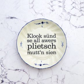 Wandteller plietsch Typo Herr Fuchs mini 12cm blau Blume Muster Wohnen plattdeutsch