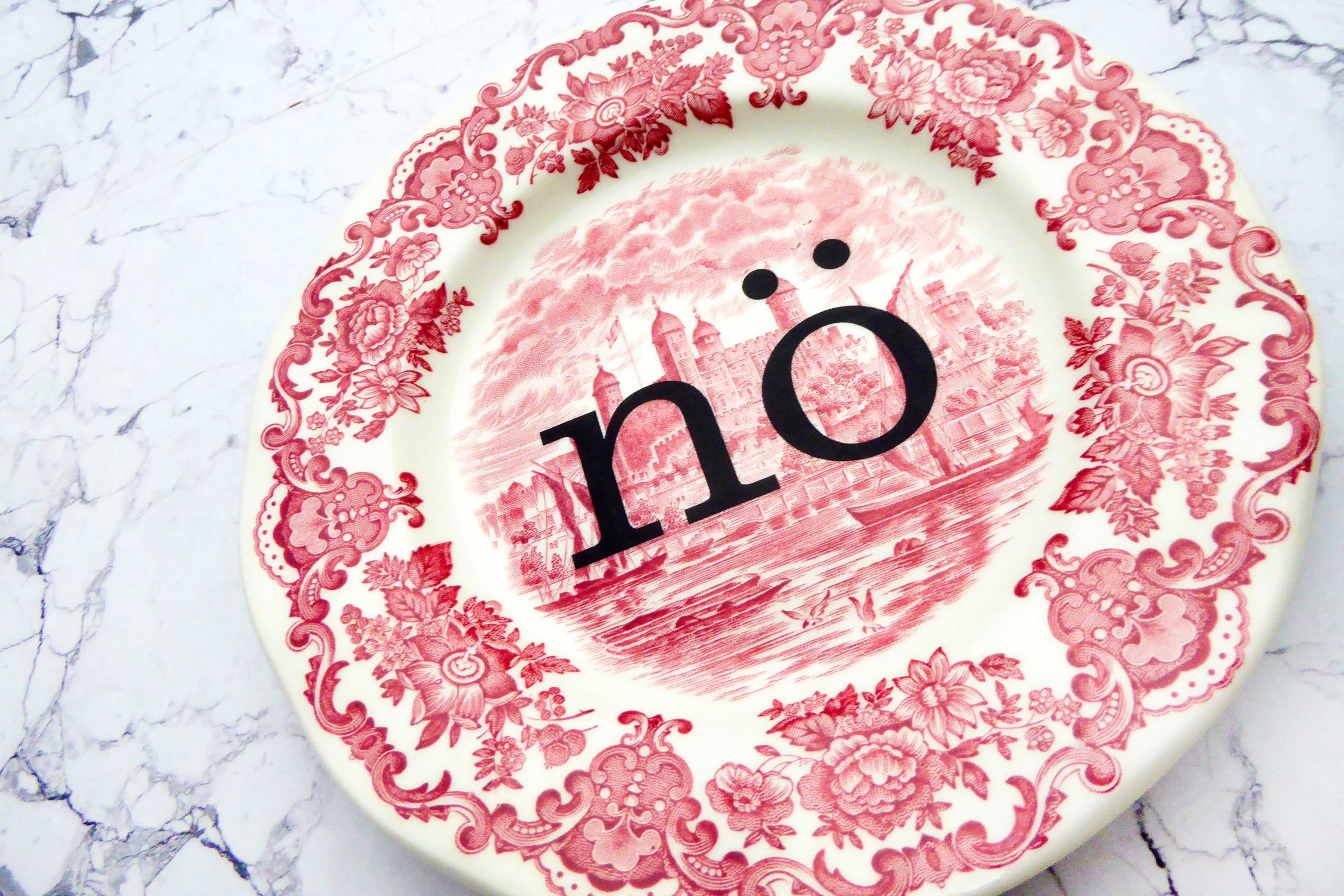 Wandteller Typo NÖ vintage Herr Fuchs Teller Hafen 19cm nein Wedgewood rot – Bild 2