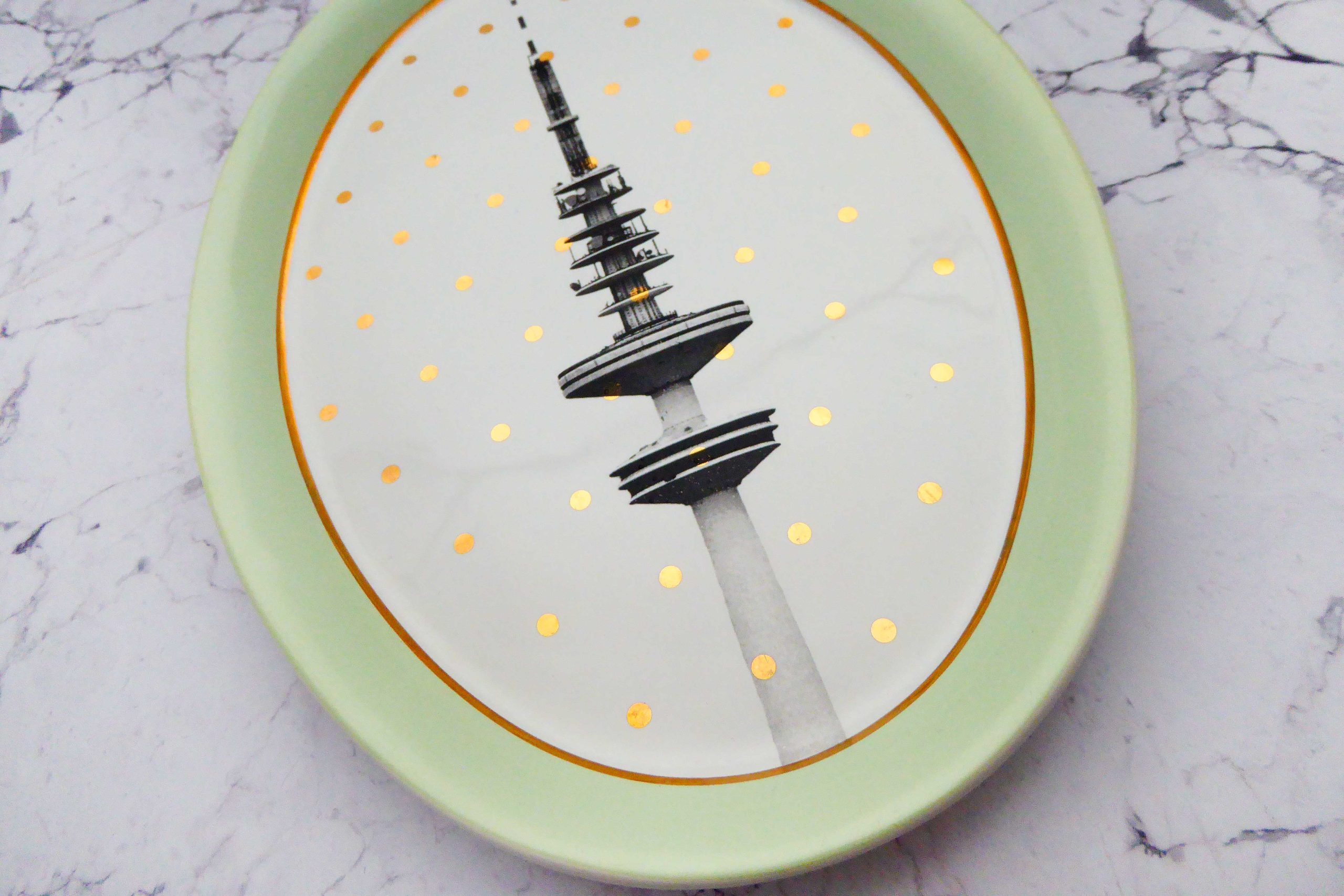 Wandteller Platte Herr Fuchs Hamburger Fernsehturm Gold Wohnen 25cm vintage Punkte Mint – Bild 3