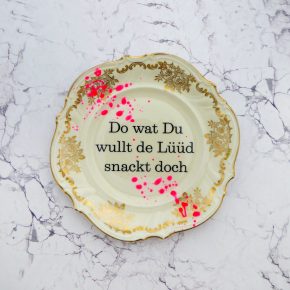 Wandteller Do wat Typo Herr Fuchs neon Blume Kleckse pink gold plattdeutsch 19cm vintage