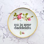 Wandteller daddeldu Typo Herr Fuchs 19cm plattdeutsch vintage Blumen Gold rosa