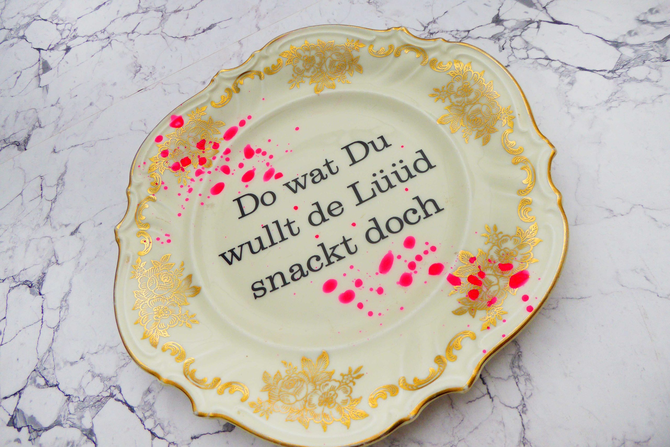 Wandteller Do wat Typo Herr Fuchs neon Blume Kleckse pink gold plattdeutsch 19cm vintage – Bild 2