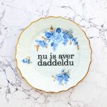 Wandteller daddeldu Typo Herr Fuchs 19cm plattdeutsch vintage Blumen Gold Blau