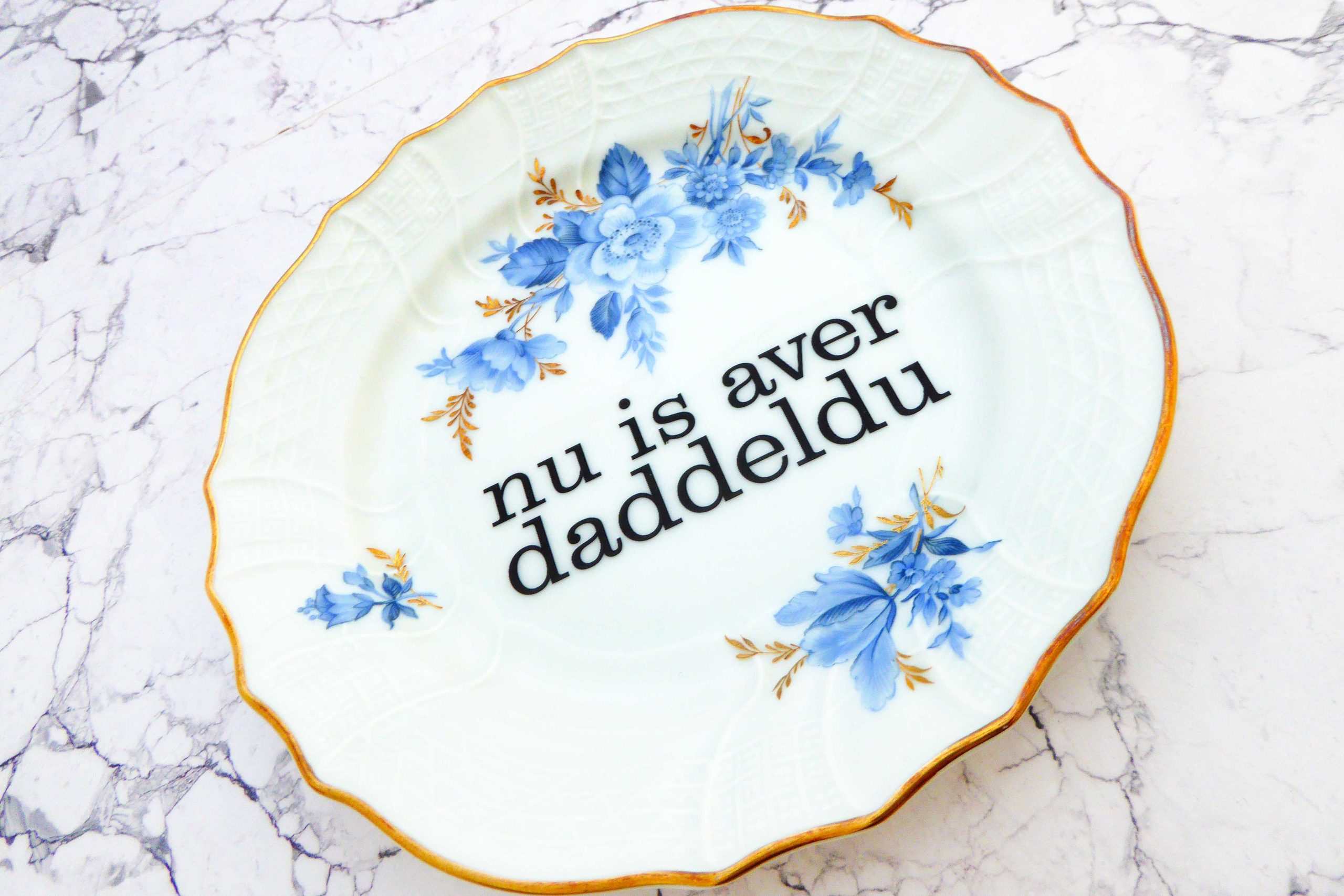 Wandteller daddeldu Typo Herr Fuchs 19cm plattdeutsch vintage Blumen Gold Blau – Bild 2